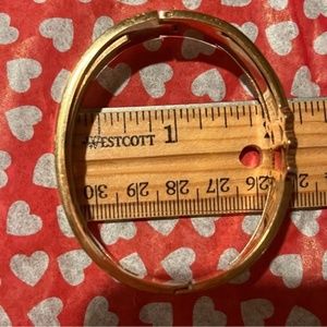 ❤️❤️Louis Vuitton vintage cuff bracelet blossoms motifs